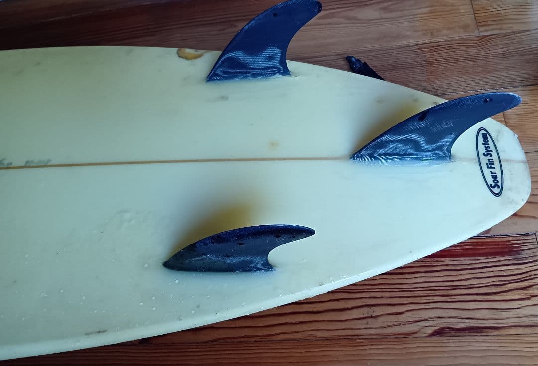 送料込みSOARサーフボード 190cmフィン付き
