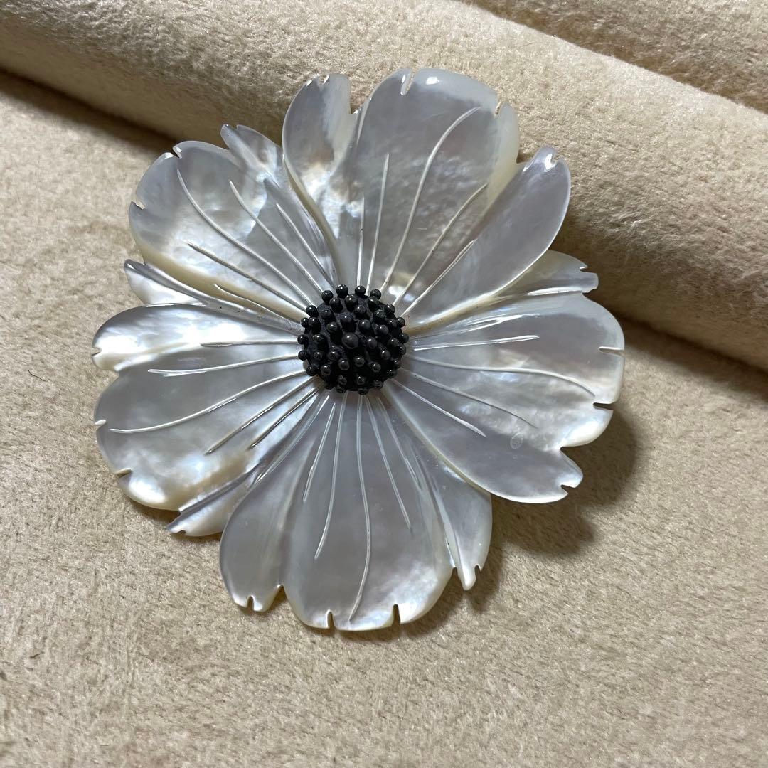 スティーブン・デュエック　白蝶貝　フラワーモチーフ ブローチ