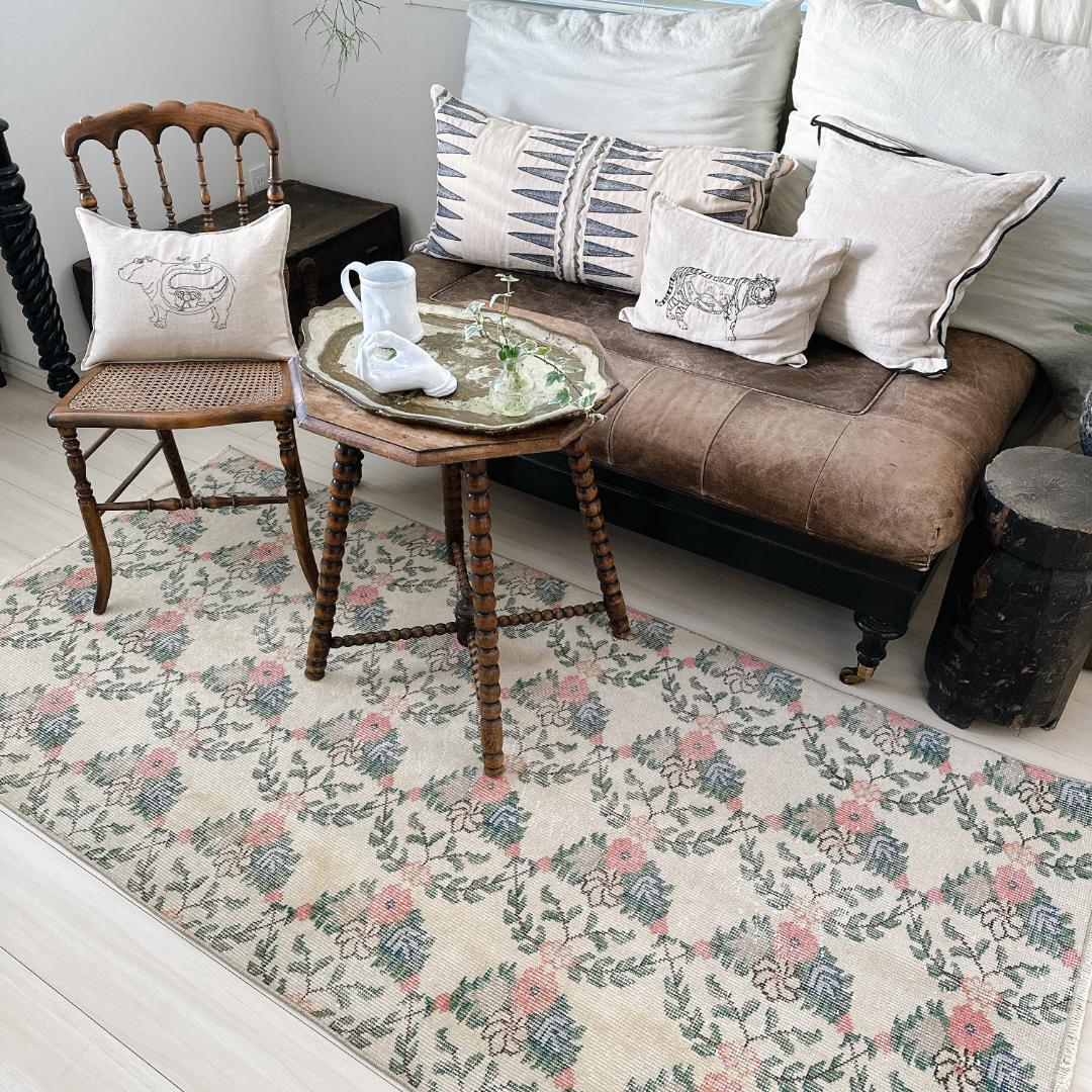 トルコ ヴィンテージラグ A117 クリーム コーラルピンク ダークグリーン