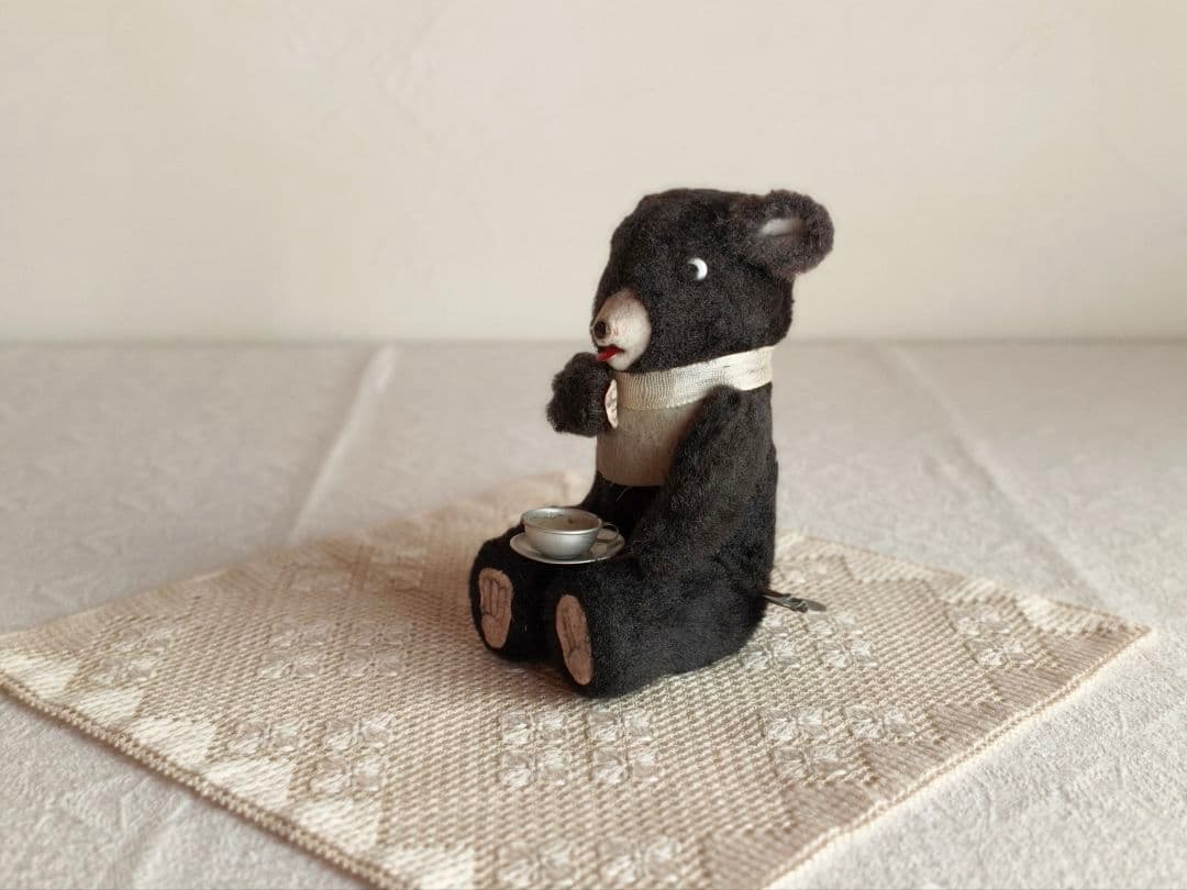 【꒰•̫͡•ོ꒱Chouさま】antique toy ❀ ミルクが好きなクマさん