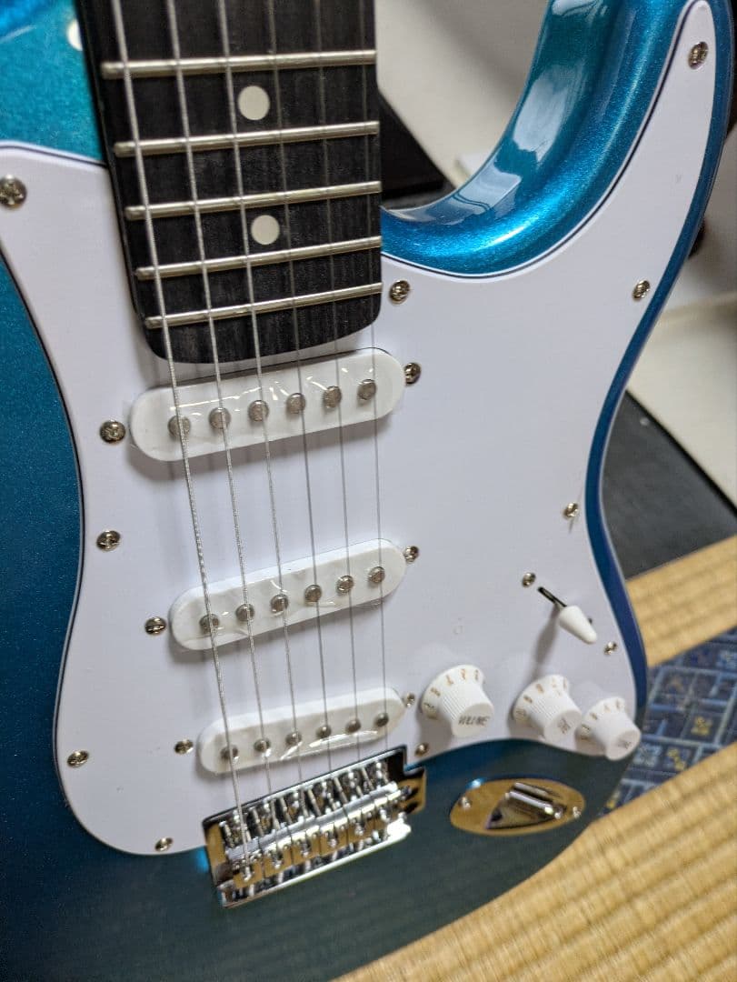 フォトジェニック　エレキギター　ストラトキャスタータイプ　ライトブルーメタリック