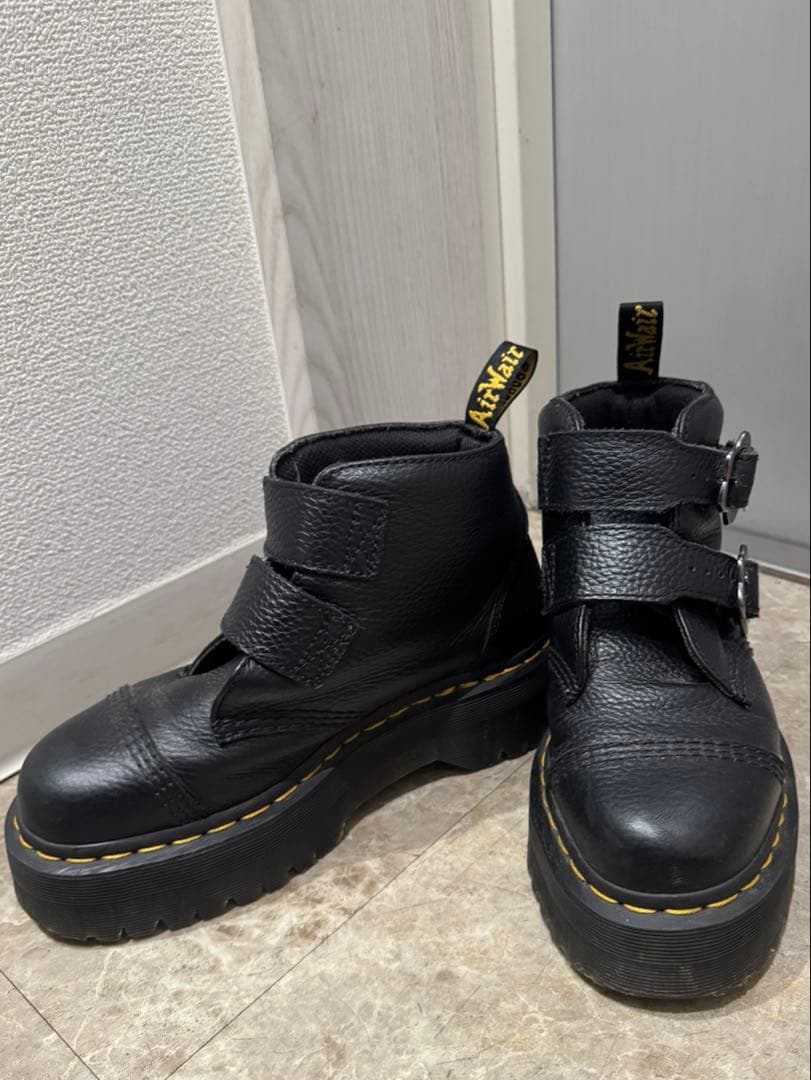 ドクターマーチン Dr.Martens Devon Flower Buckle