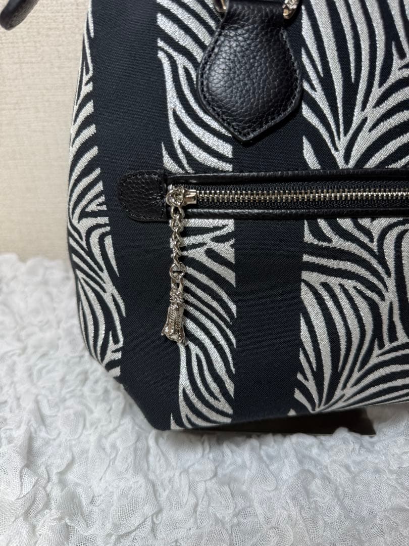 Think Bee! 2wayバッグ ジャカード ゼブラ柄 バラ刺繍 レザー 黒