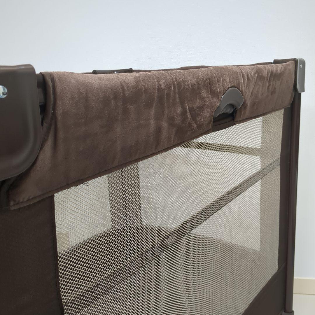 アップリカ　ココネルエアープラス　チョコレートブラウン　ベビーベッド