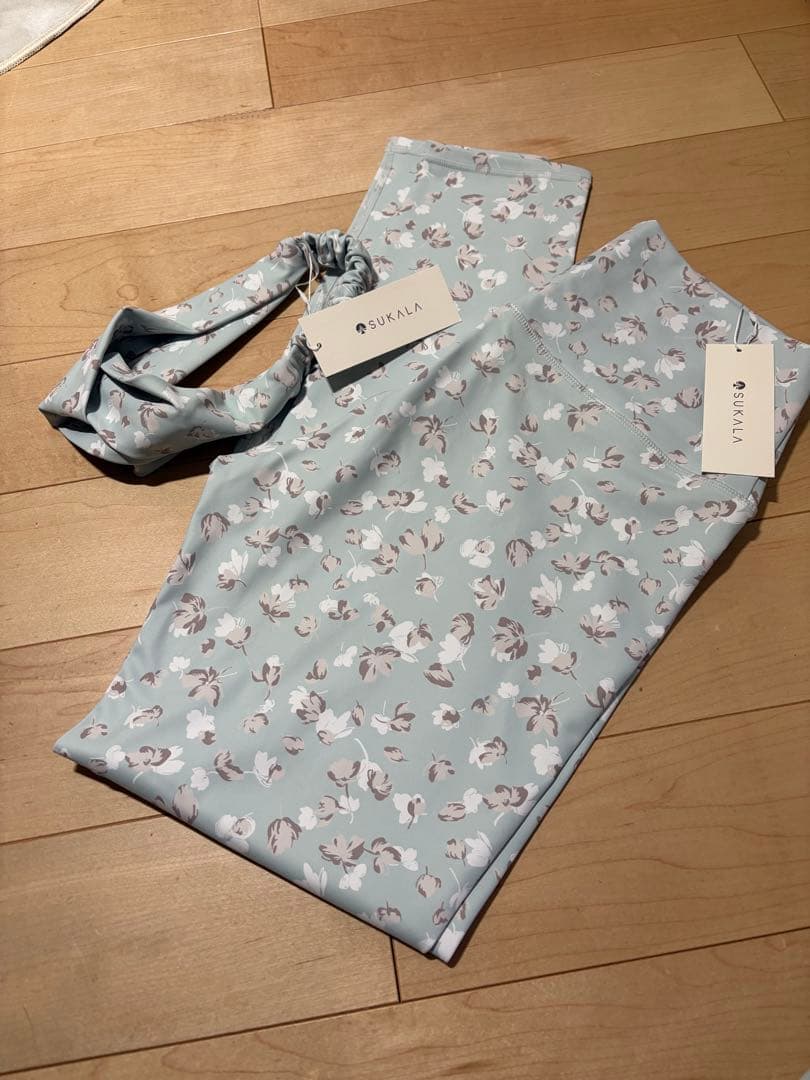 【SUKALA】Lサイズ.ミントグリーン.プチフルール花柄のヨガウェア上下セット