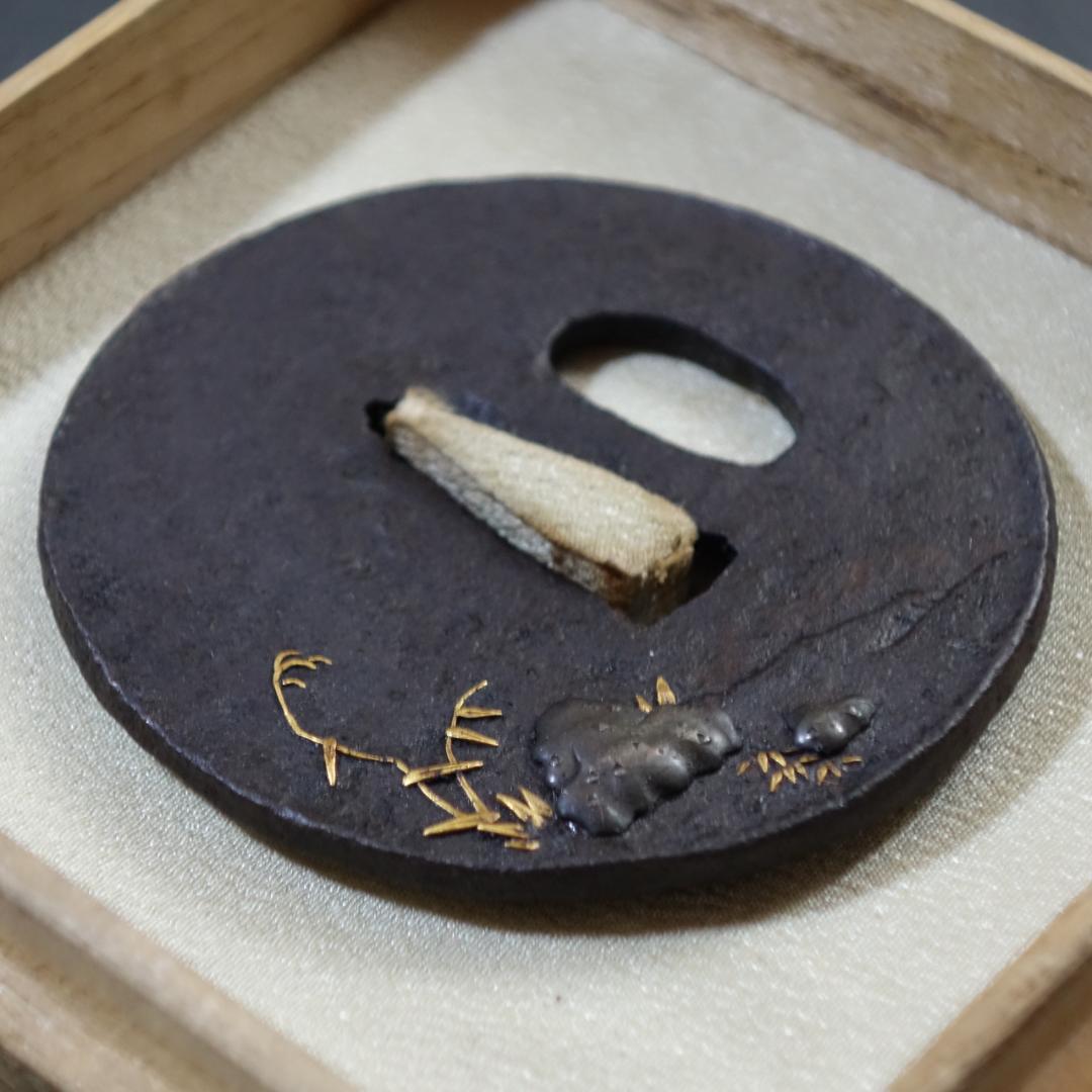 【金銀銅象嵌 鴛鴦図鍔】(鍔箱付き) 鍔 鐔 鉄地 刀装具 日本刀 武具 骨董