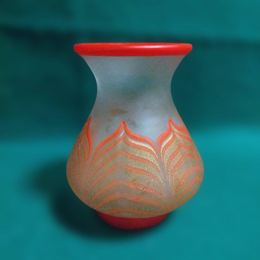 赤とオレンジの葉模様ガラス花瓶 岩田久利