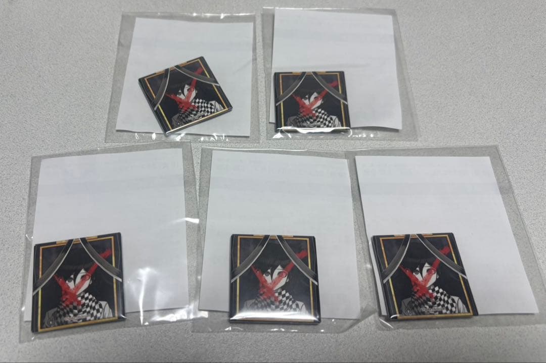 ダンガンロンパ　遺影スクエア缶バッジ　楽天コレクション　楽コレ　バッジ　王馬小吉