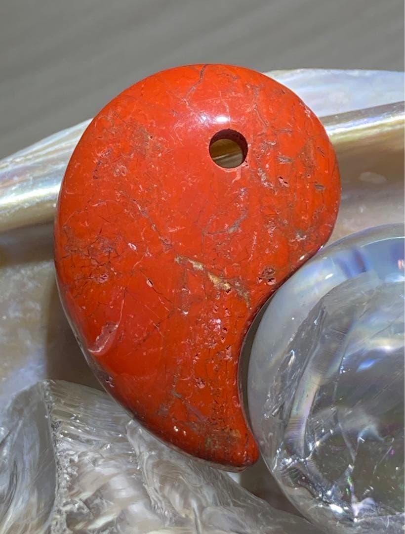 佐渡赤玉石の勾玉①