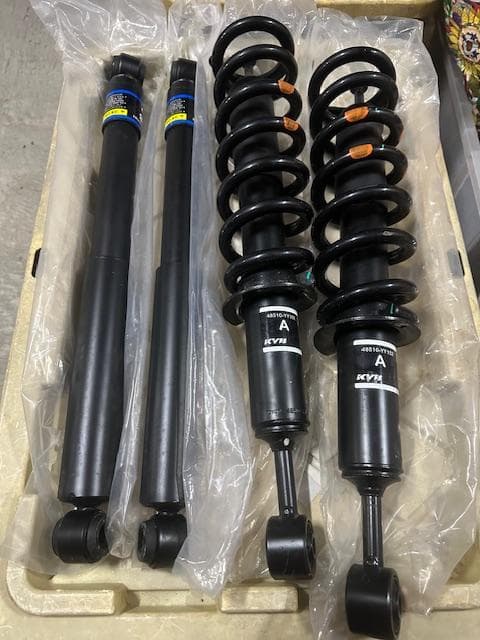 ハイラックスGRグレード　純正サスペンション 50km走行のみ使用