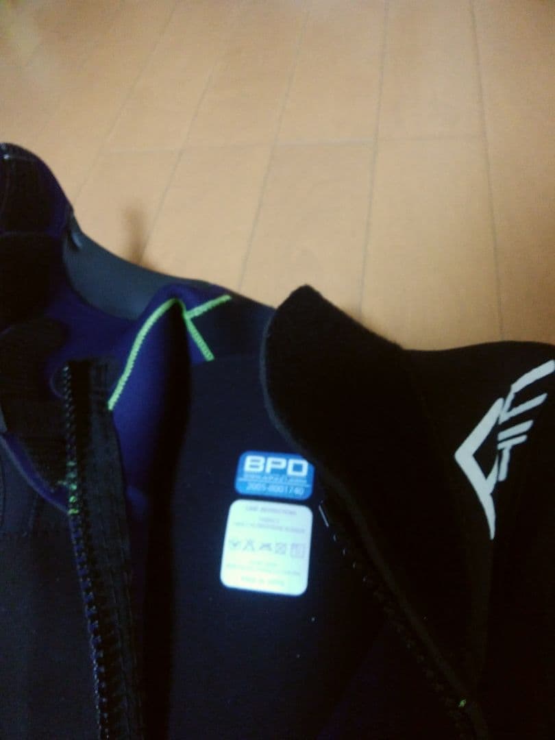 ウェットスーツ　子供用　ＢＥＷＥＴ　未使用に近い　最終大幅値下