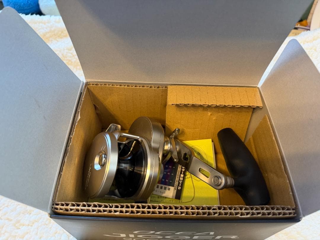 送料無料　新品　SHIMANOシマノ 17オシアジガー 2000NR-PG　右巻