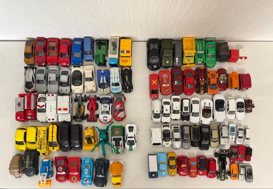 トミカ その他のミニカー多数　おでかけバック