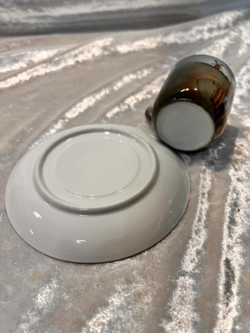 カップ＆ソーサー2個とミルクポットのセット 手描き　オランダの風景　刻印なし