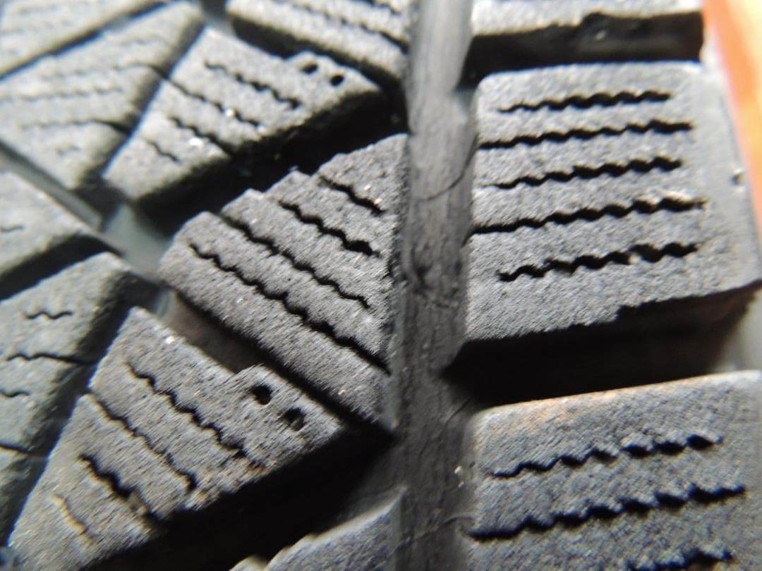 T711　175/80R16　ブリヂストン　スタッドレス4本　シワ有り　ジムニー