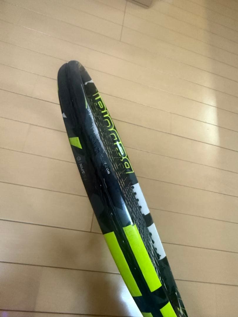 バボラ　ピュアアエロ100 G4 テニスラケット