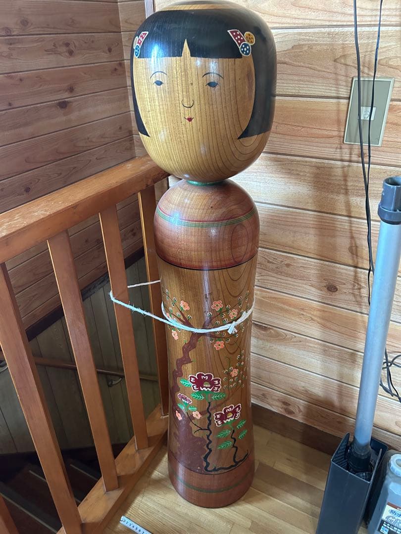 巨大な木地山こけし：高橋久宗作