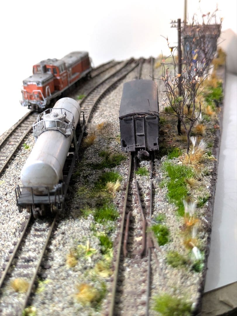 か*さ様 Nゲージ・ジオラマ展示台【昭和の秋、貨車留置線】※DE10、貨車付き