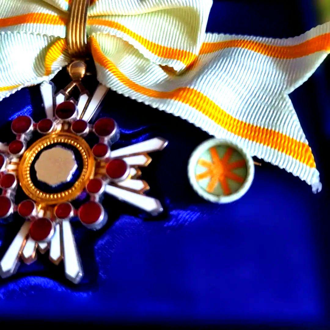 【最終価格】【美品・希少】勲五等瑞宝章 リボン婦人用 塗共箱・略綬付き