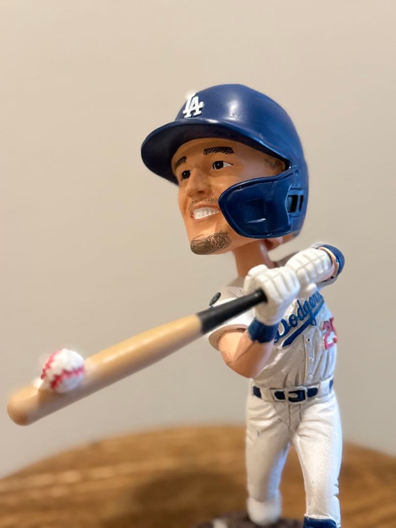 LA ドジャース　トミー・エドマン ボブルヘッド　人形