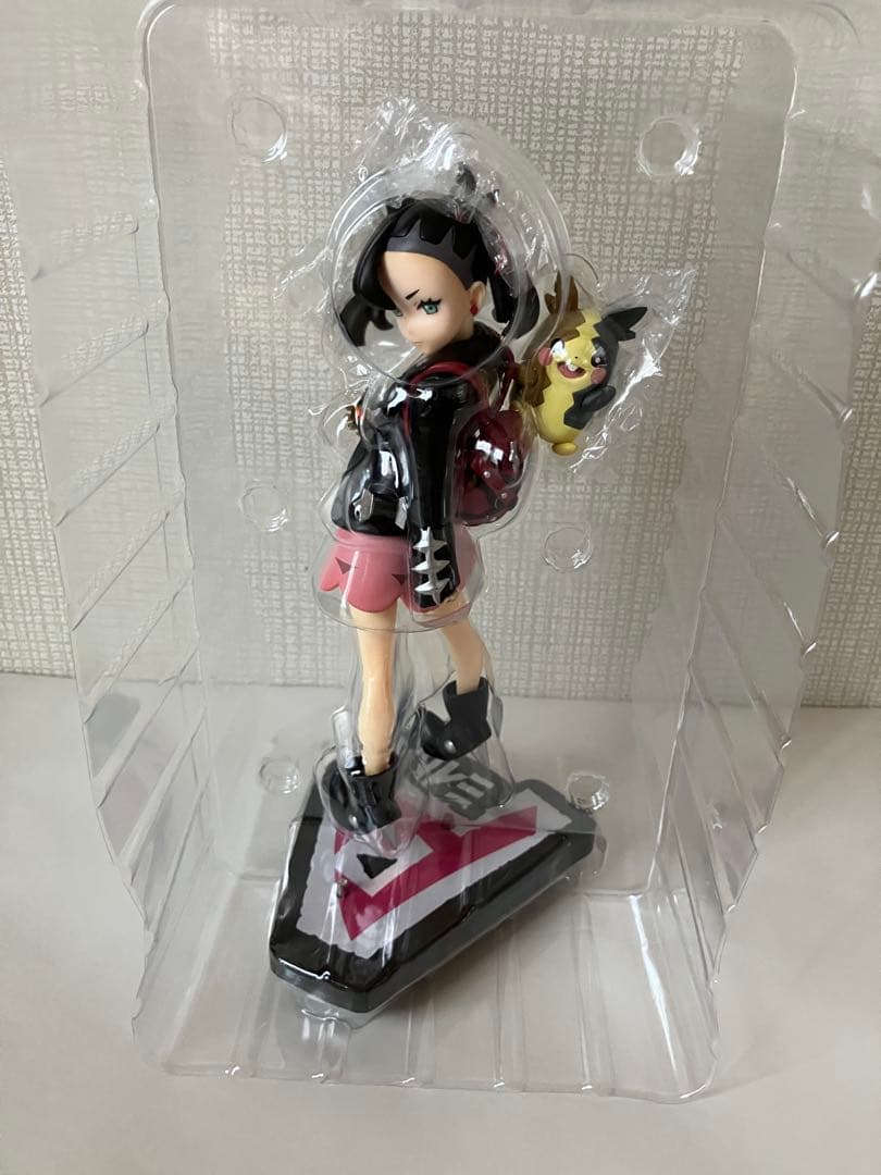 ポケモンセンター限定　マリィ ＆ モルペコ フィギュア