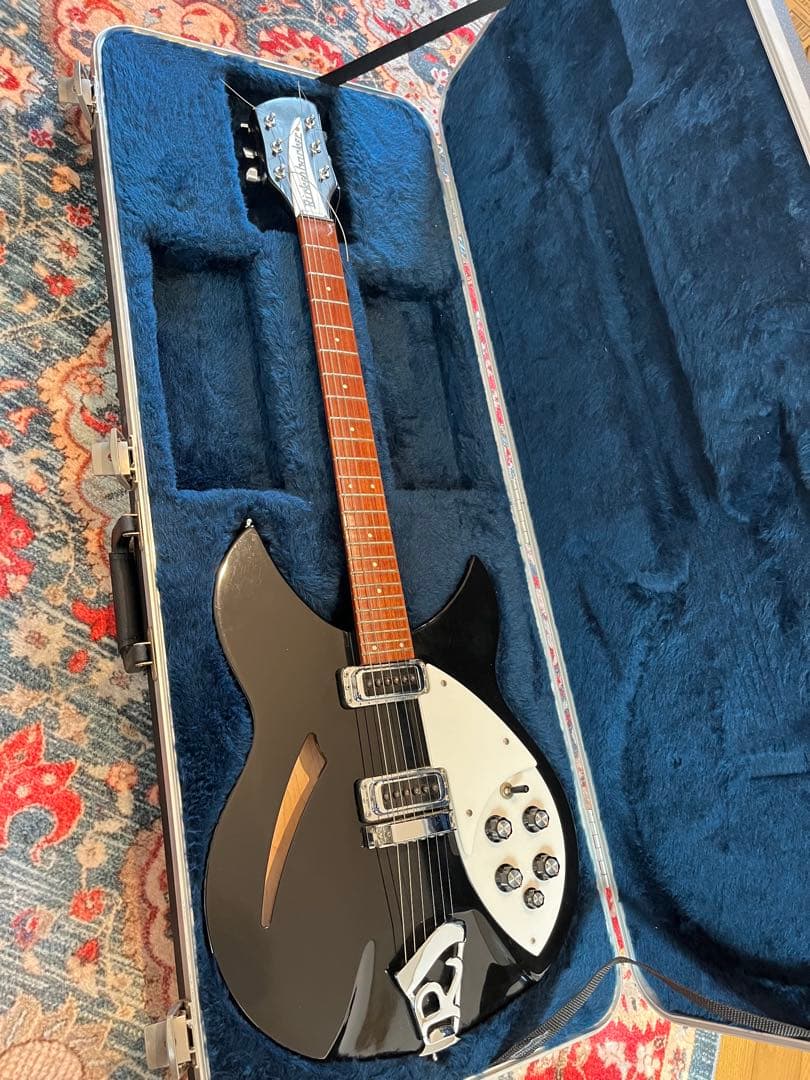 【限定値下げ】純正ハードケース付 Rickenbacker 330 2000年製