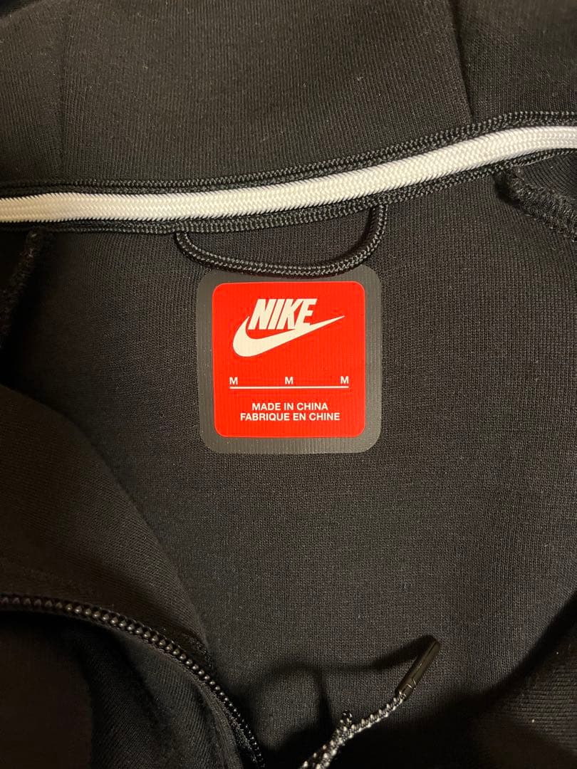 NIKEテックフリース リフレクティブ