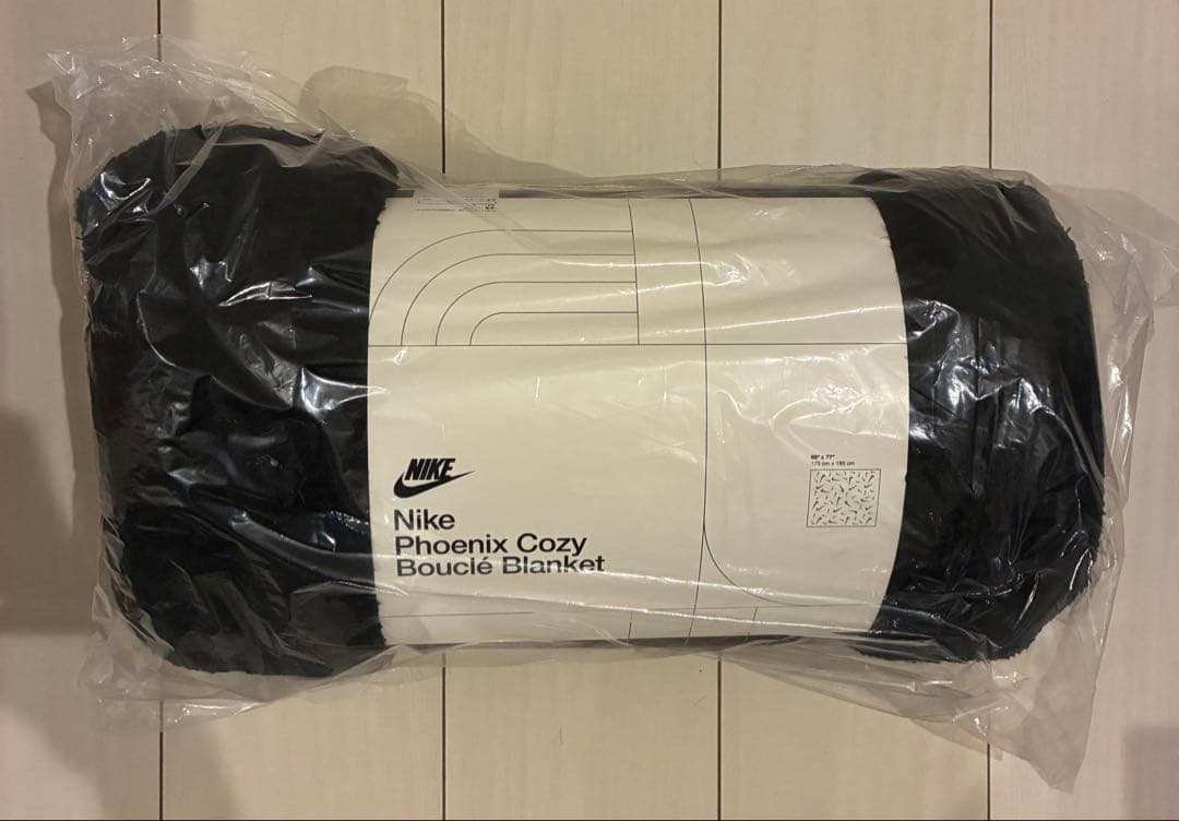 防寒アイテム 大判ブランケット　オーバーサイズ　 ブラック ナイキ