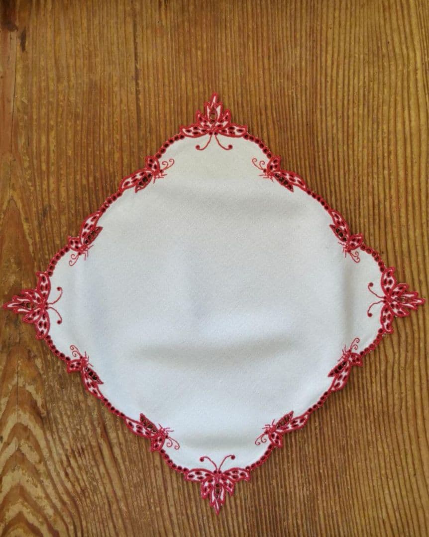 アンティークフランス オープンカットワーク バタフライ∞赤糸刺繍 縮緬風ドイリー