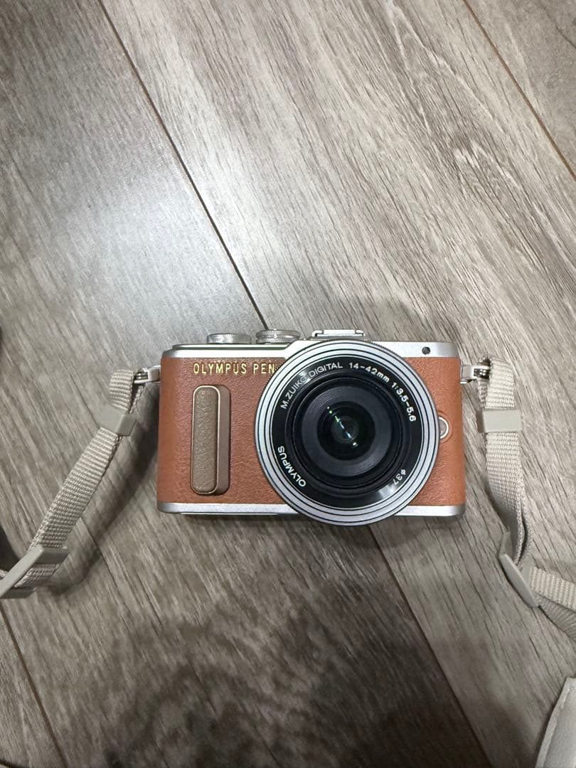 OLYMPUS PEN E-PL8 ブラウン　ミラーレス