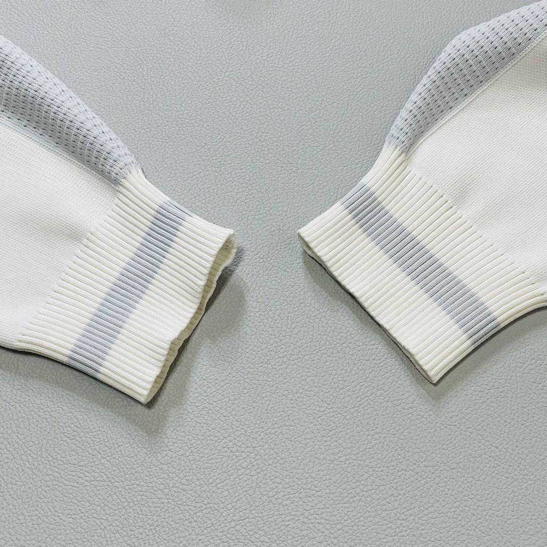 6436【美品】TFW49 クルーネックニット　セーター　軽量 厚手 保温