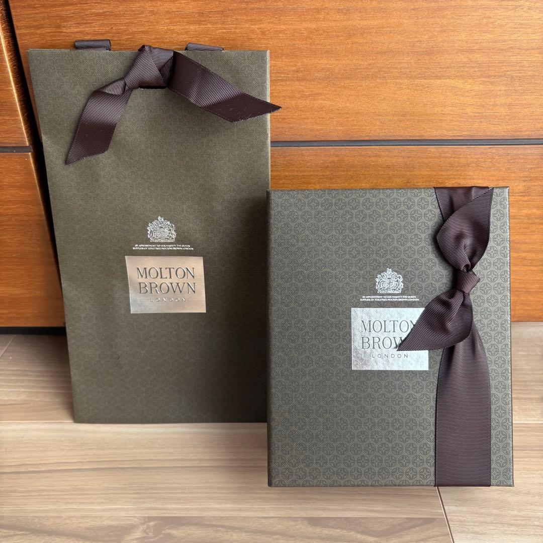 モルトンブラウン　イランイラン　ピンクペッパーポッド