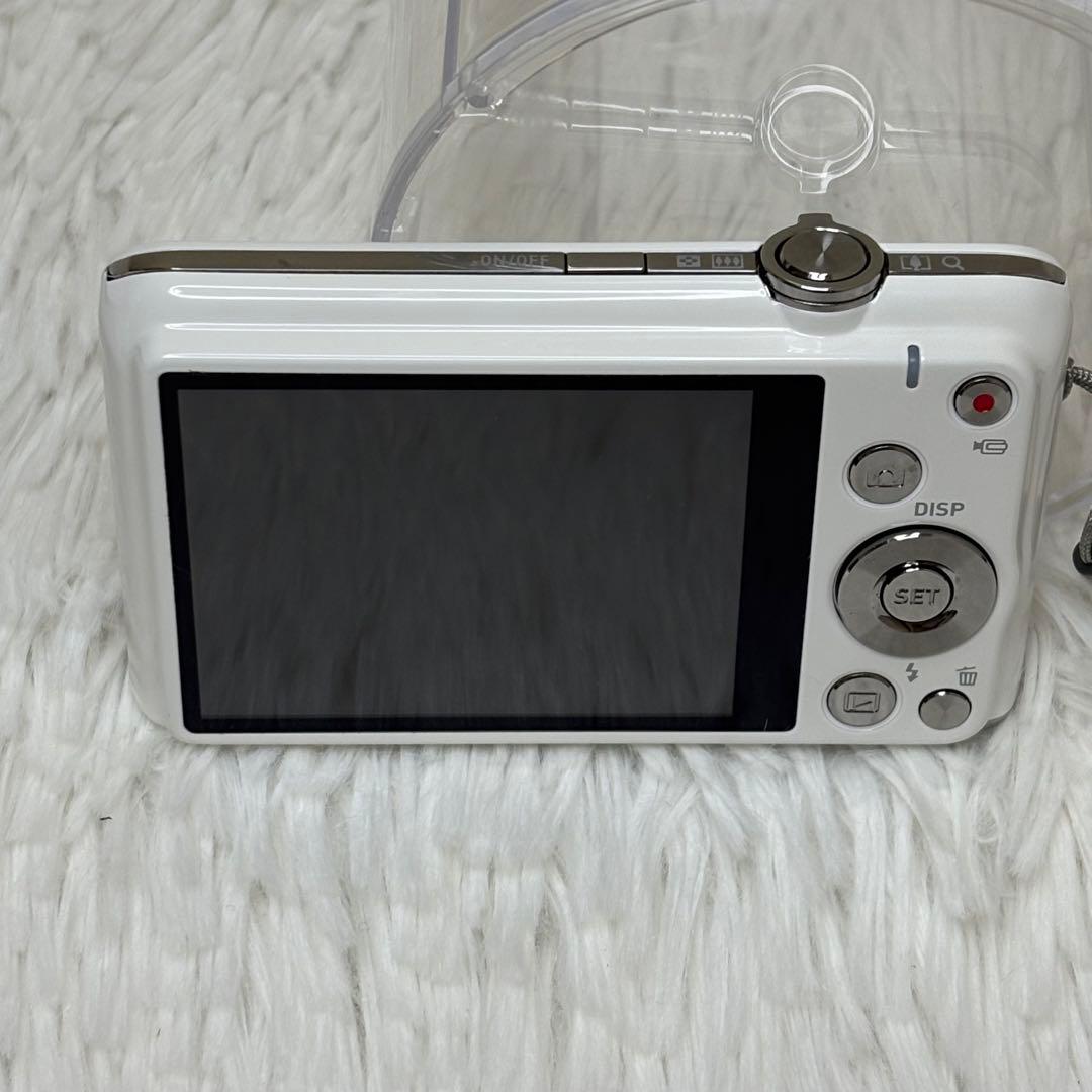 美品　CASIO カメラ　EX-Z770 充電器　ホワイト コンデジ　動作品