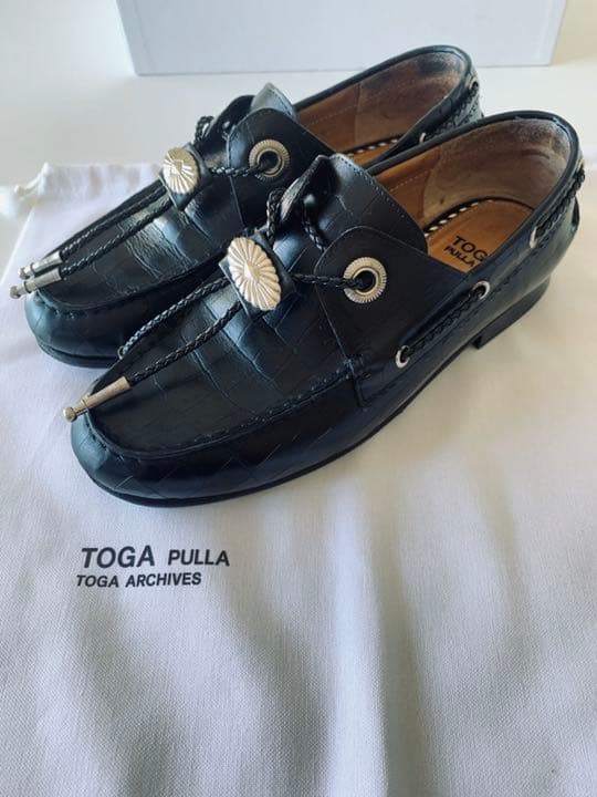 【TOGA PULLA 】レザー EMBOSSED ローファー