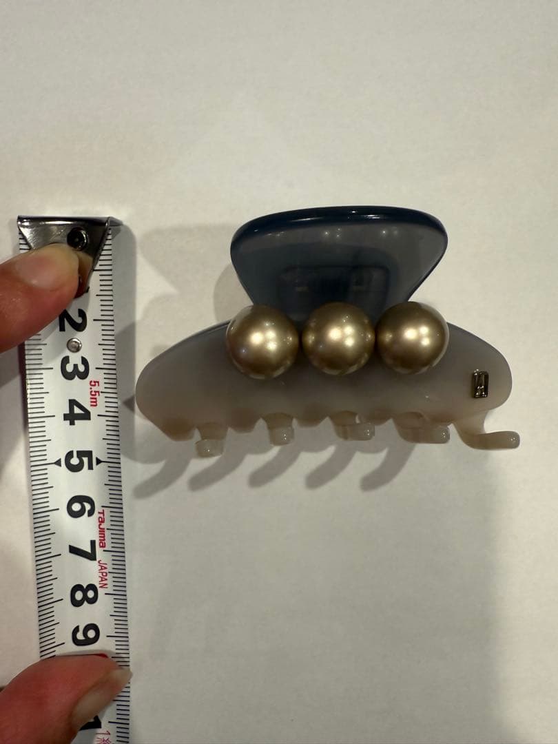 アレクサンドルデュパリ パール付きグレーとベージュのヘアクリップ