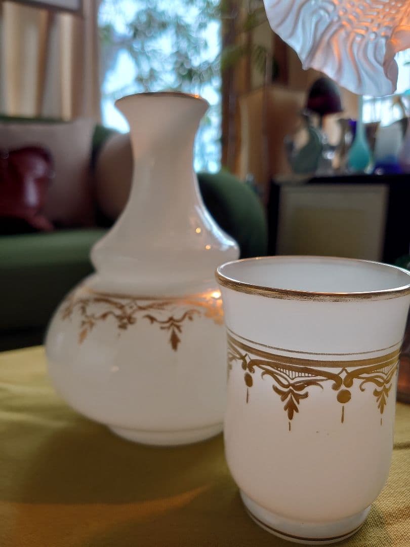 フランス19世紀　オパールガラス　ホワイト水差しカップ付き