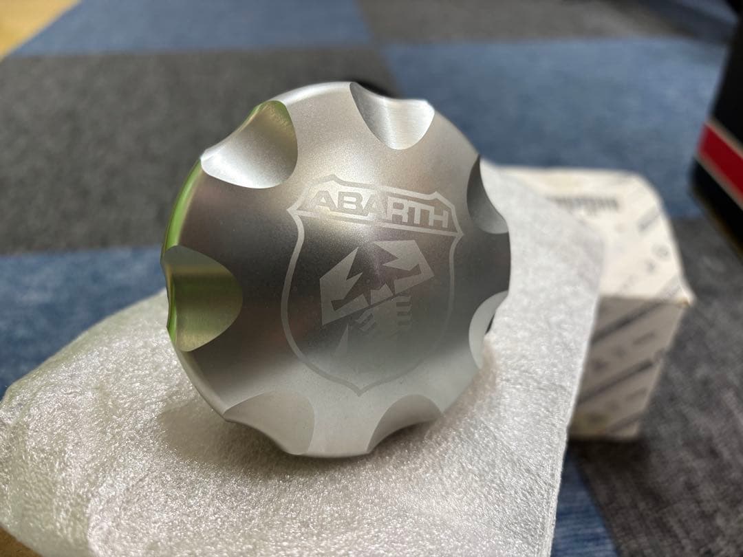 ABARTH 595 フューエルキャップ シルバー アルミ