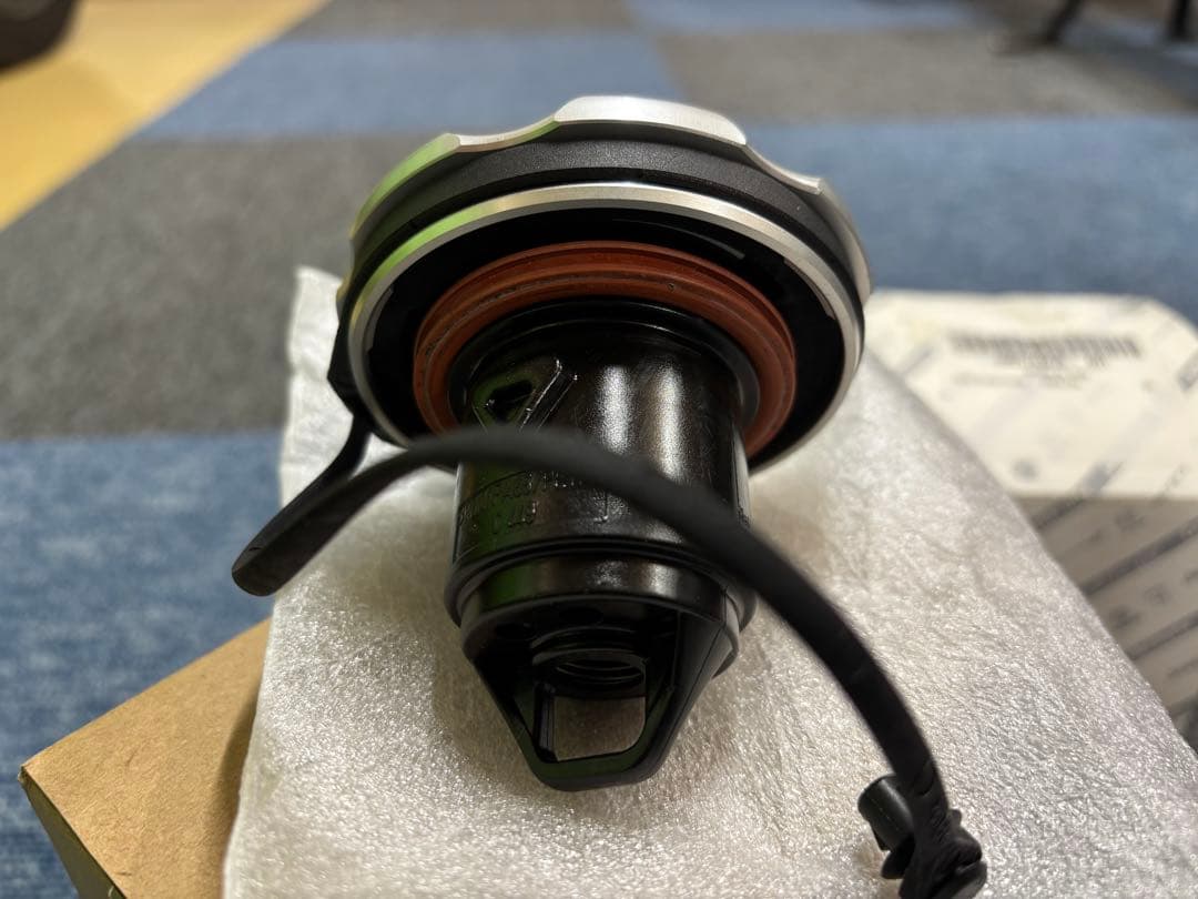 ABARTH 595 フューエルキャップ シルバー アルミ