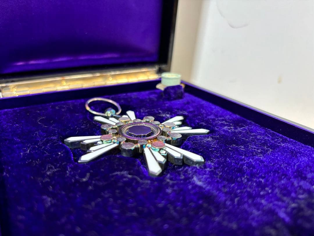 極美品 勲一等瑞宝章 共箱付き 勲章 徽章 当時物 現状品