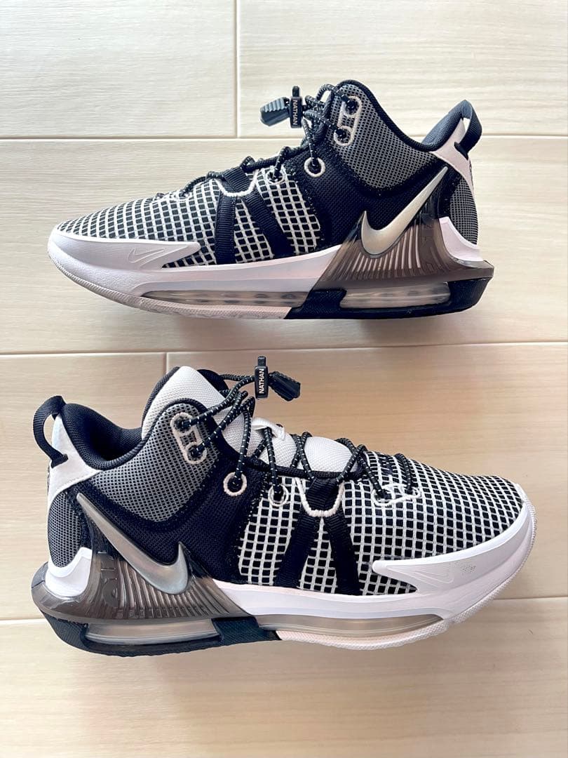 24.5 NIKE バスケットボール バッシュ スニーカー レブロン