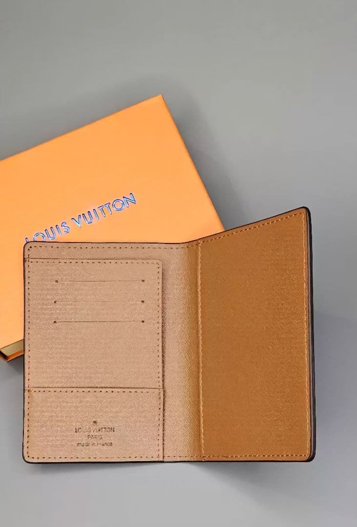 Louis Vuitton パスポートケース