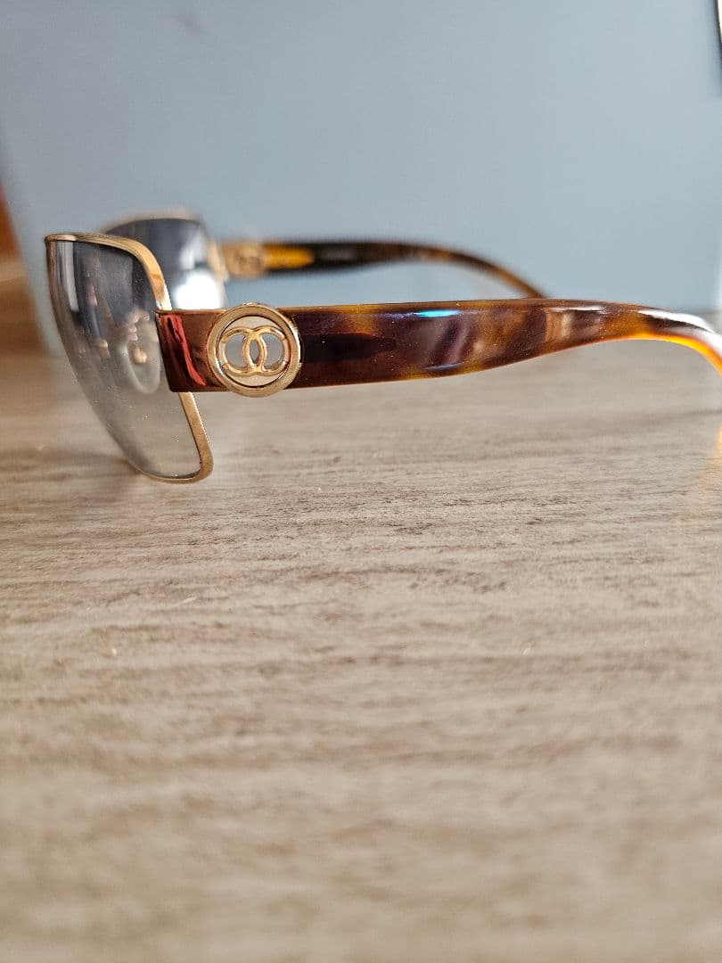 た*や様 CHANEL ゴールドロゴ ブラウンサングラス