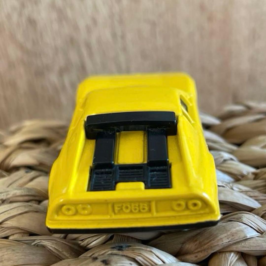 〈トミカ〉F57 フェラーリ　FERRARI BB 512 ミニカー