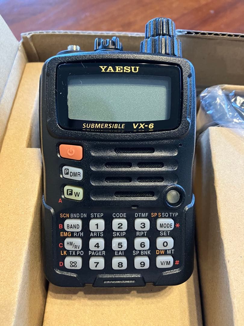 YAESU VX-6 144/430MHzデュアルバンドトランシーバー