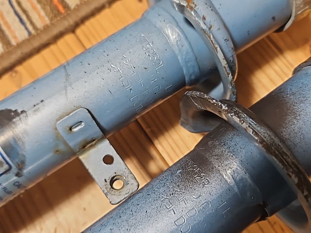 L235S エッセ カヤバ New SRスペシャル 1台分 ショックアブソーバー