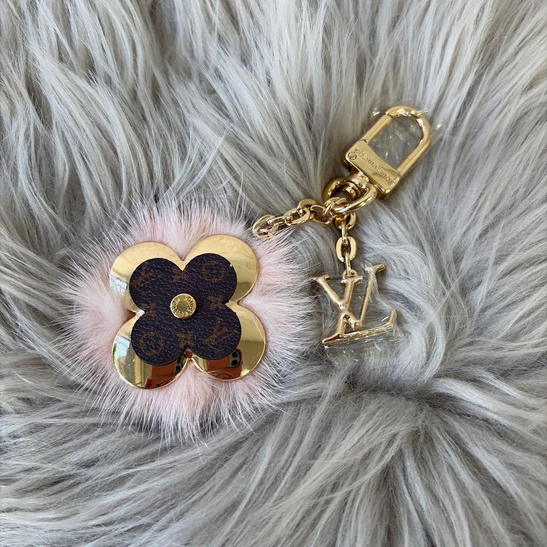 BIGSALE Louis Vuitton フラワーキーホルダー
