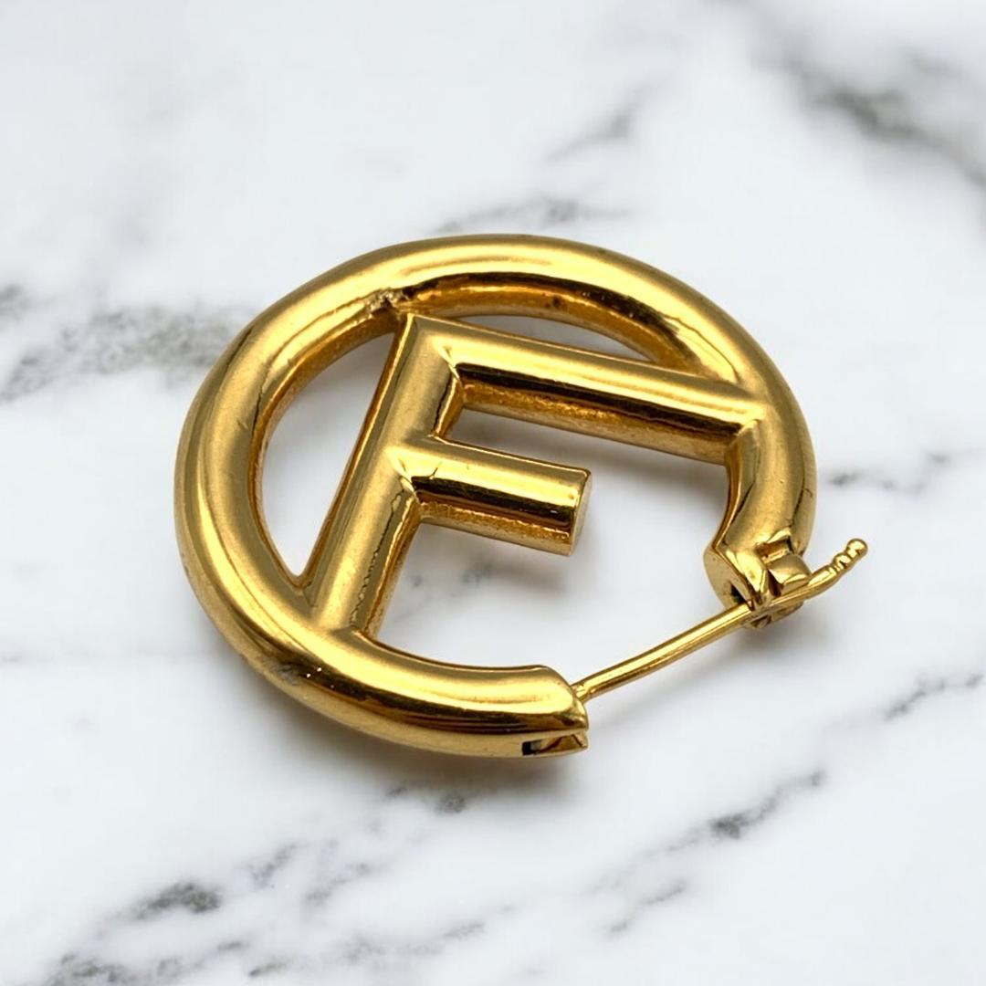 FENDI ゴールド ロゴデザイン 円形ピアス　エフイズ　片耳のみ