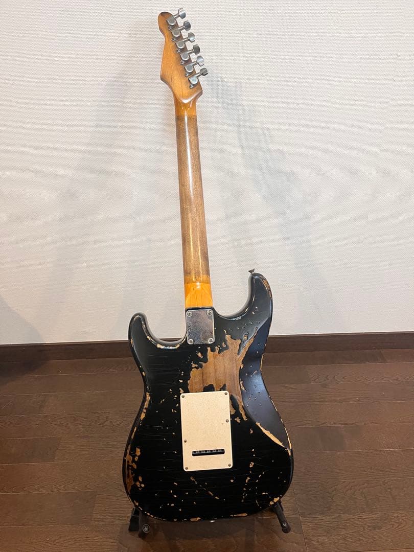 ストラトキャスター ブラック/ナチュラル
