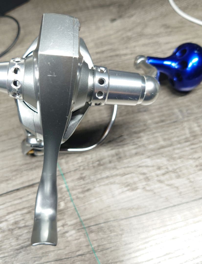 【美品】ダイワ SALTIGA Z 4500 スピニングリール