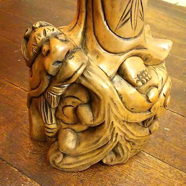 木彫りの菩薩彫刻